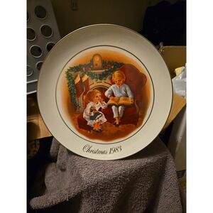 1983 Avon Christmas Memories Plate, original box